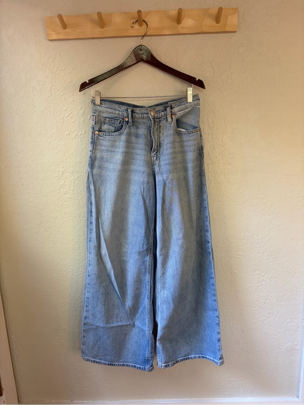 GAP Light Wash Wide-Leg Women's Jeans